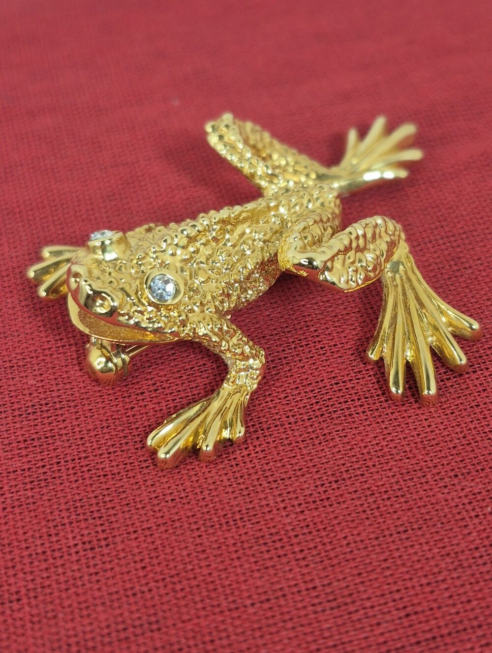 Vintage St. John Gold-tone Climbing Frog Brooch/Pin Crystal Rhinestone Eyes